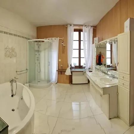 Maison Spacieuse Avec Terrasse A En Quercy Blanc 130 M² Montcuq