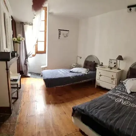 Maison Spacieuse Avec Terrasse A En Quercy Blanc 130 M² *