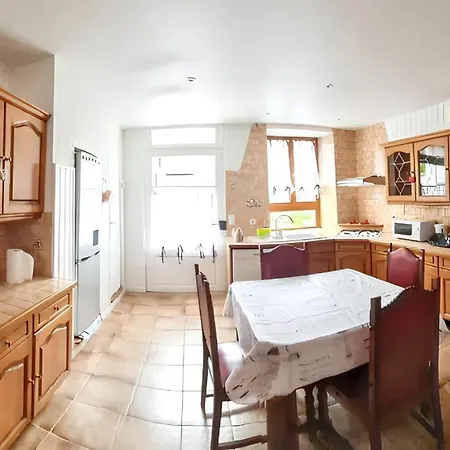 Maison Spacieuse Avec Terrasse A En Quercy Blanc 130 M² *