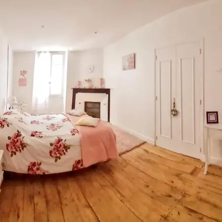 Maison Spacieuse Avec Terrasse A En Quercy Blanc 130 M²